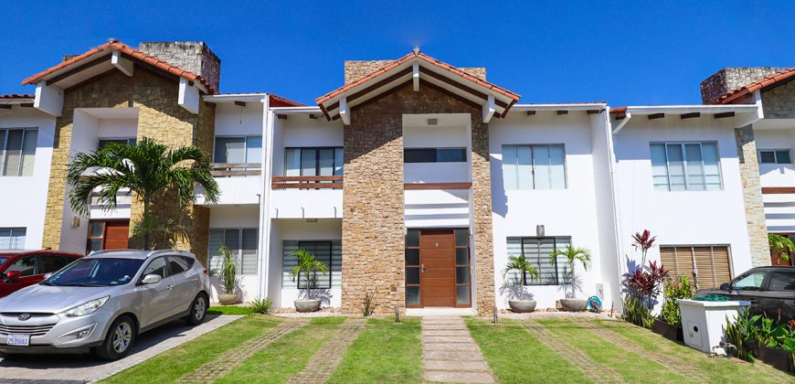 CASA EN CONDOMINIO JARDINES DEL URUBO II