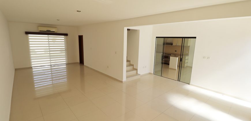 CASA EN CONDOMINIO JARDINES DEL URUBO II