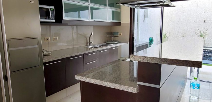 2.200 $us. ALQUILER PENTHOUSE AMOBLADO 3 DORMITORIOS CONDOMINIO CIUDAD REAL